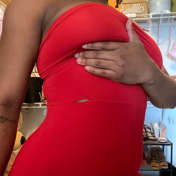 Sleeveless Red Jumpsuit w/ Back Out - Picture 4 of 4